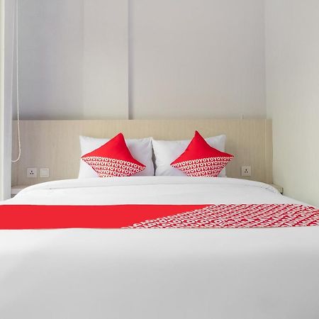 Super Oyo 3150 Theodore Homestay Medan Exterior foto